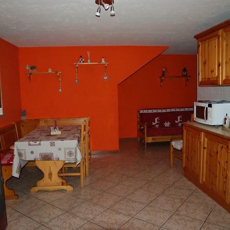 Casa Vacanza In Centro A La Salle Luaran gambar