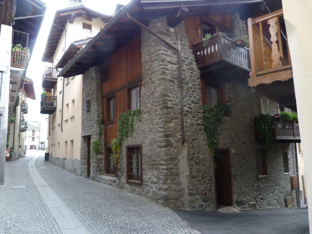 Casa Vacanza In Centro A La Salle Luaran gambar
