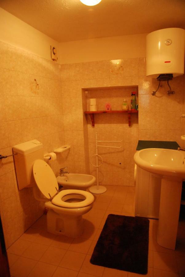 Casa Vacanza In Centro A La Salle Luaran gambar