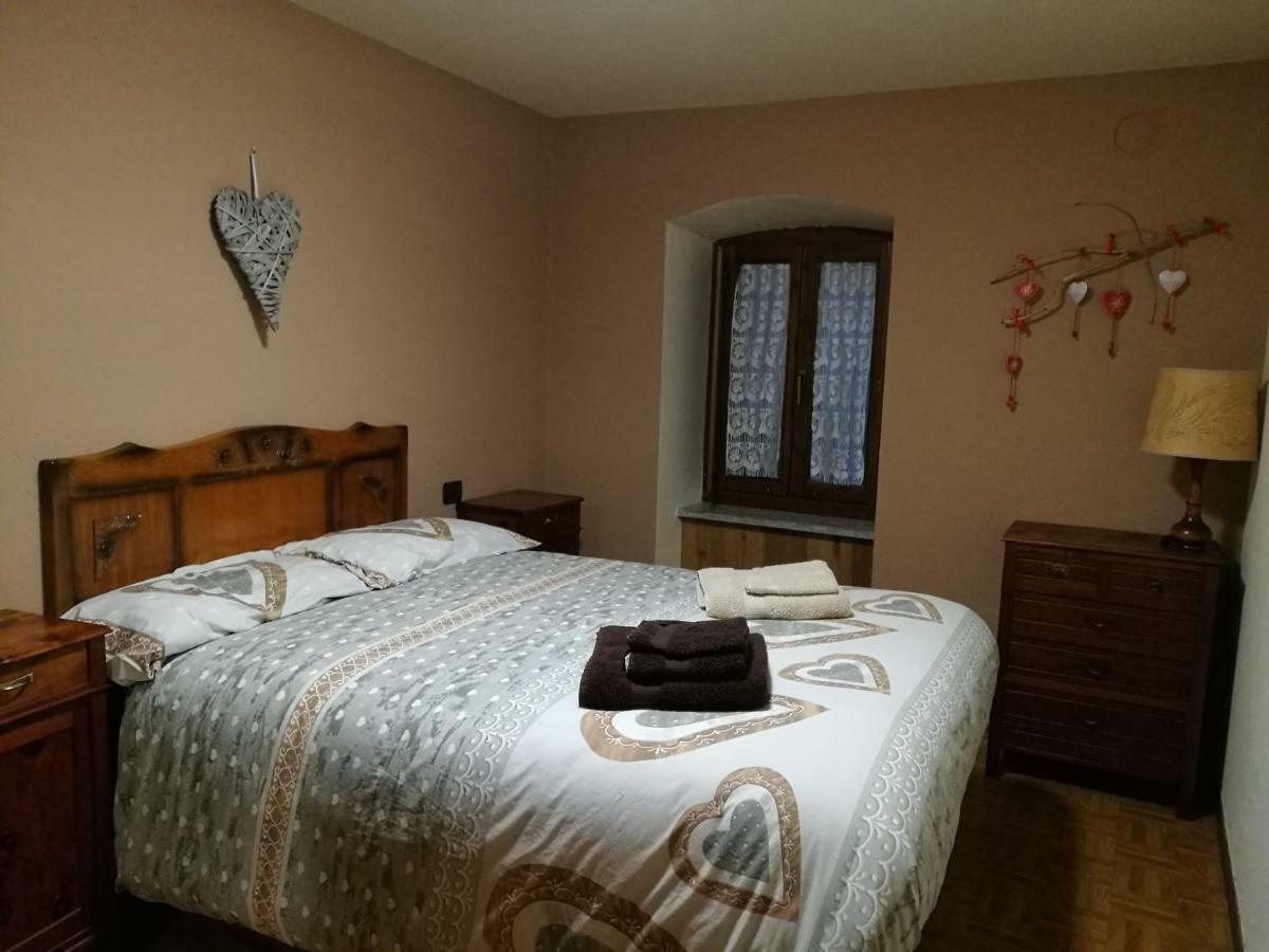 Casa Vacanza In Centro A La Salle Luaran gambar