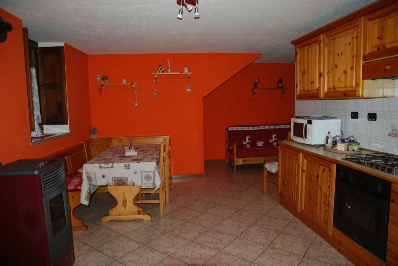 Casa Vacanza In Centro A La Salle Luaran gambar
