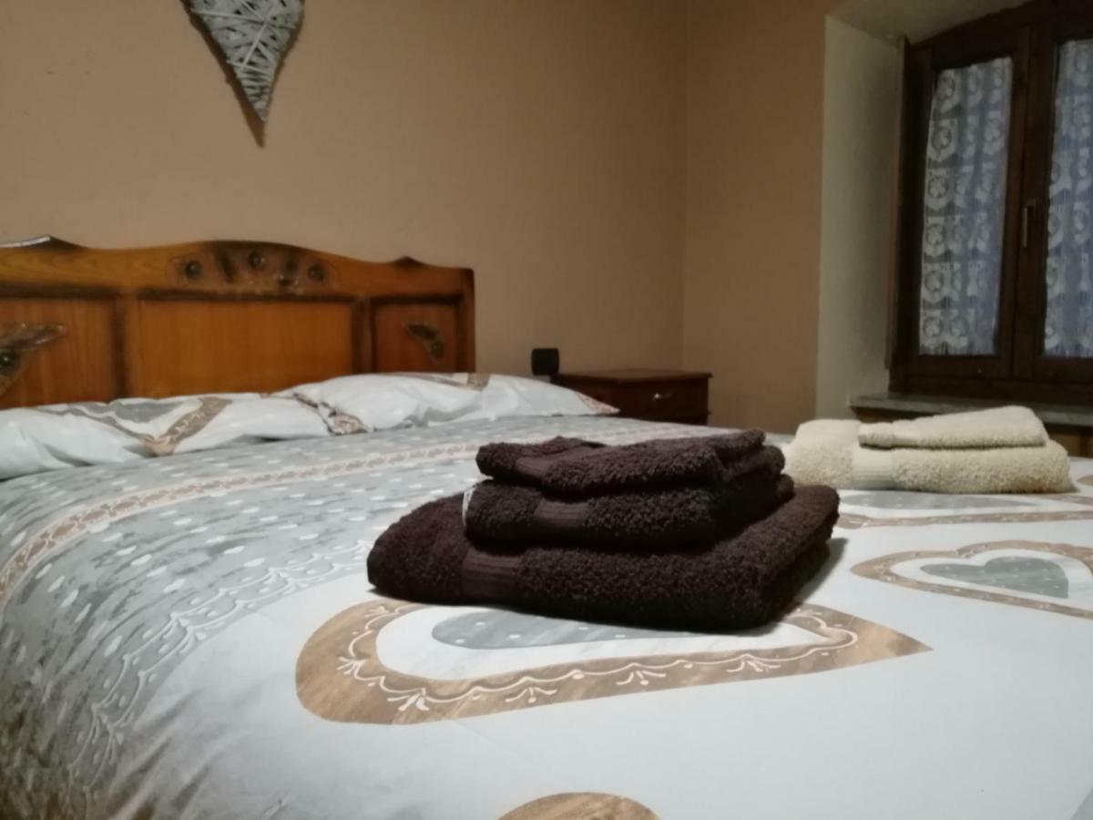 Casa Vacanza In Centro A La Salle Luaran gambar