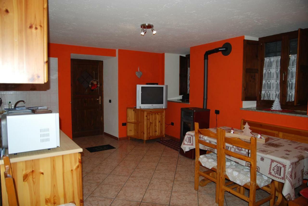 Casa Vacanza In Centro A La Salle Luaran gambar